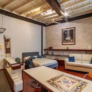Piazza Navona Petite House Rome